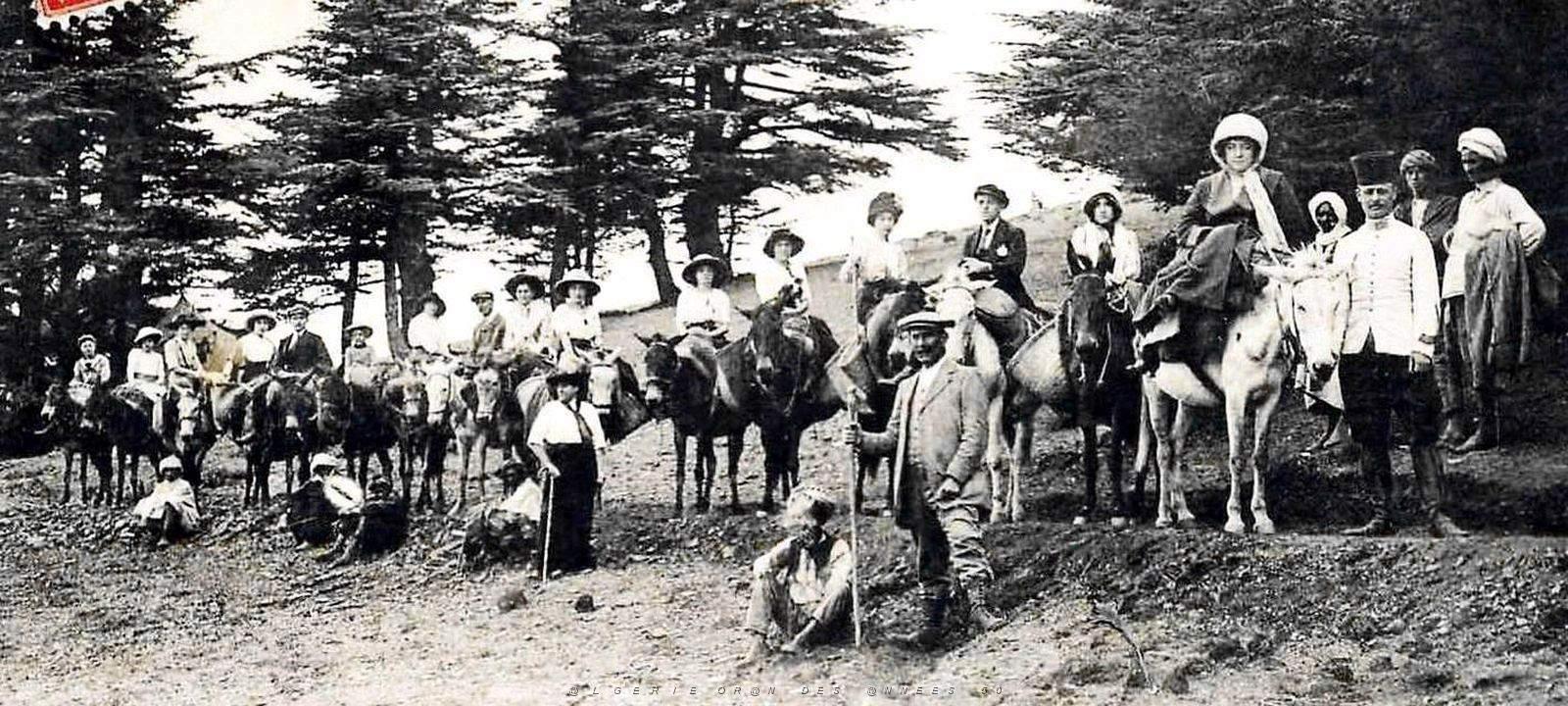 1946- Blida - Caravane sur la route de Chrea2 - 1913.jpg